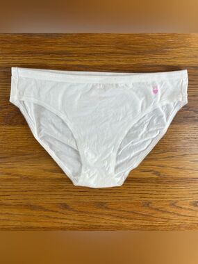 NWOT Vintage 2006 Y2K Victoria's Secret White Cotton Heart Logo panties